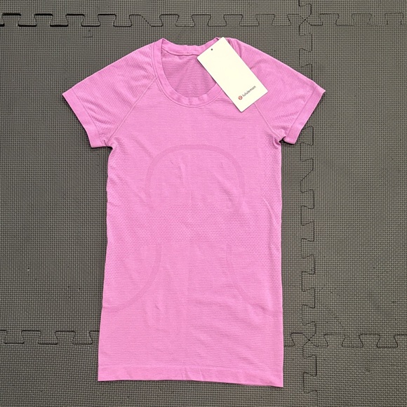 lululemon athletica Tops - Lululemon women’s swiftly tech